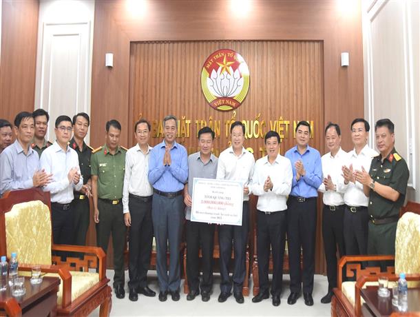 Thường trực Tỉnh ủy Lâm Đồng viếng các Anh hùng liệt sĩ tại tỉnh Quảng Trị