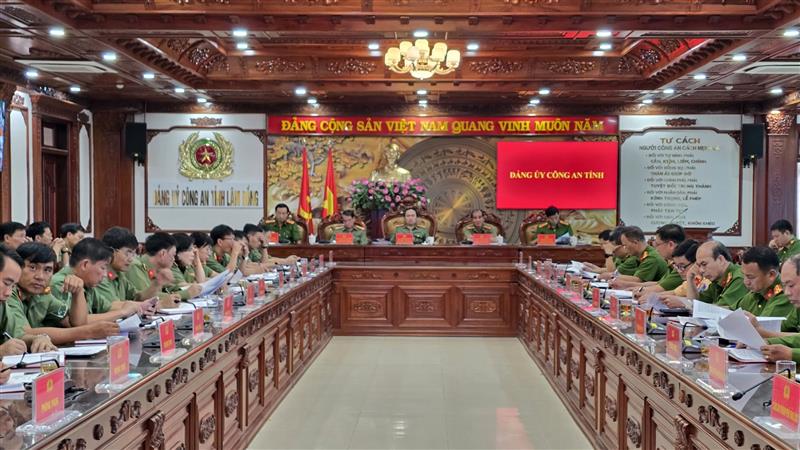 Các đại biểu tham gia Hội nghị tại điểm cầu Bộ Chỉ huy Quân sự tỉnh.