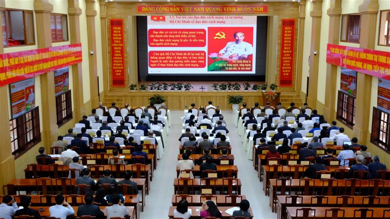 Quang cảnh Hội nghị tại điểm cầu Hội trường Tỉnh ủy.