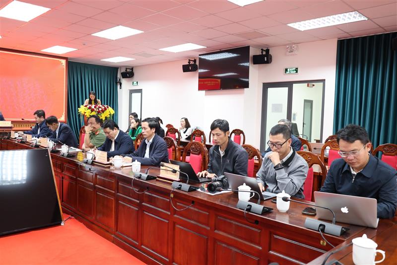 Lãnh đạo các sở, ngành và các nhà báo tham dự Hội nghị.  Ảnh Báo Lâm Đồng điện tử.