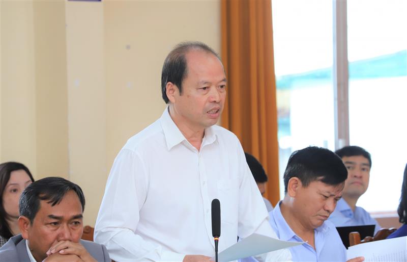 Đồng chí Nguyễn Viết Vân - Bí thư Huyện ủy Bảo Lâm báo cáo tại buổi làm việc