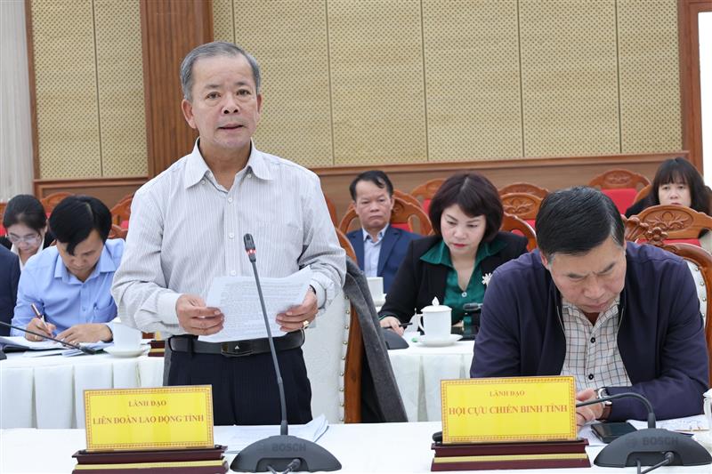 Đại biểu trao đổi tại hội nghị