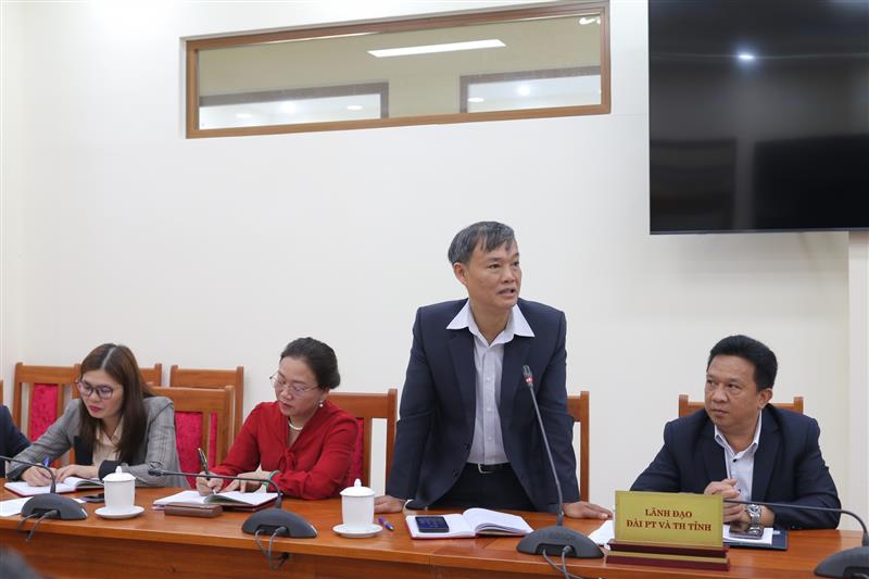 Lãnh đạo các phòng chuyên môn Ban Tuyên giáo Tỉnh ủy đề xuất, kiến nghị một số nội dung tại buổi làm việc.