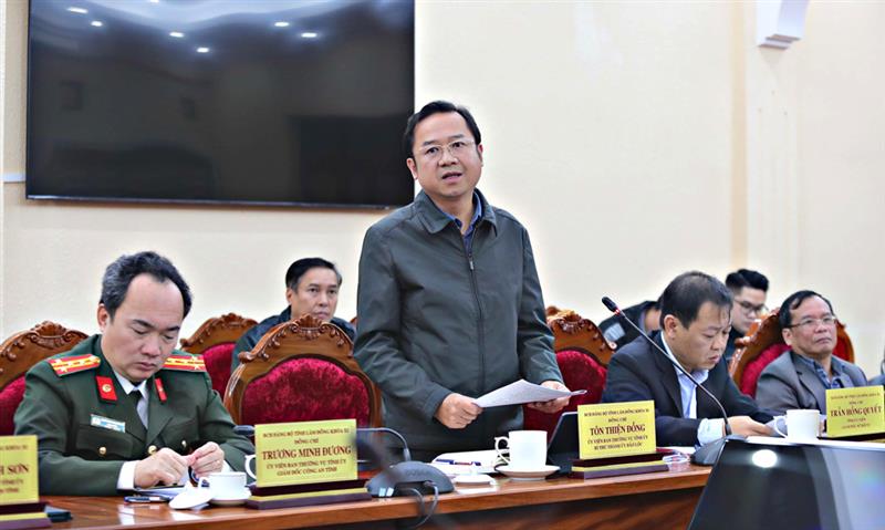 Đồng chí Tôn Thiện Đồng - Ủy viên Ban Thường vụ Tỉnh ủy, Bí thư Thành uỷ TP Bảo Lộc phát biểu góp ý công tác sáp nhập các phòng, ban cấp huyện