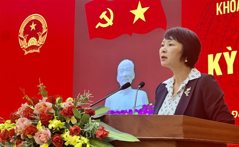 Phó Bí thư Tỉnh uỷ, Chủ tịch HĐND tỉnh Lâm Đồng Phạm Thị Phúc phát biểu tại kỳ họp
