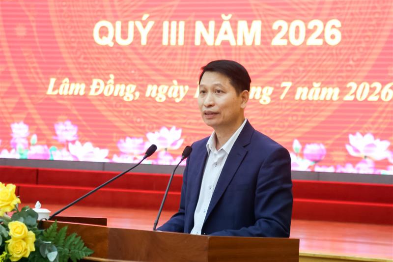 Đồng chí Bùi Huy Thành, Ủy viên Ban Thường vụ Tỉnh ủy, Trưởng Ban Tuyên giáo và Dân vận Tỉnh ủy phát biểu bế mạc hội nghị