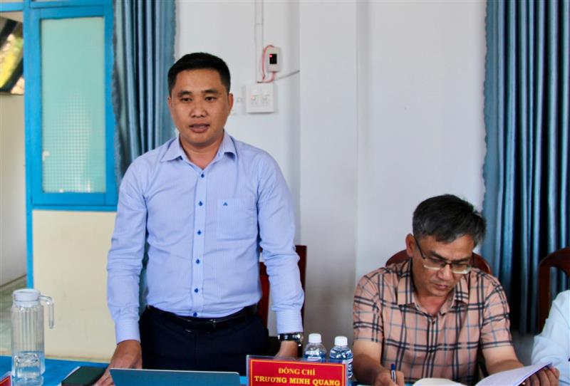 Đồng chí Trương Minh Quang phát biểu tại buổi làm việc với xã Sơn Mỹ