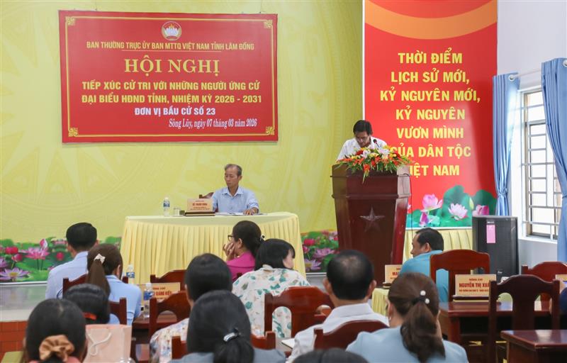 Cử tri xã Sông Lũy nêu ý kiến tại hội nghị