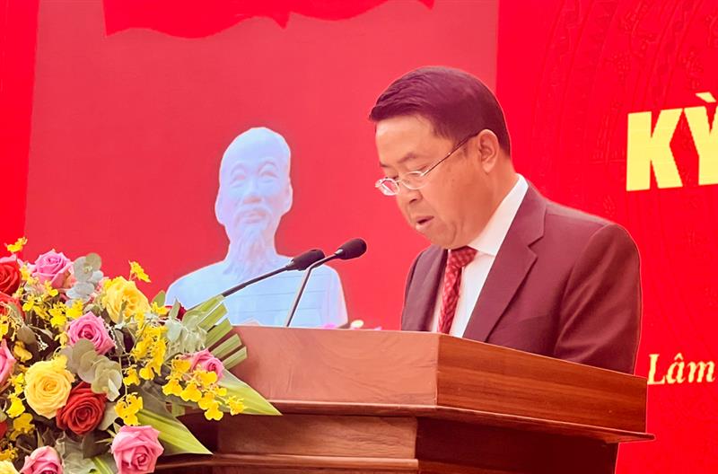 Giám đốc sở Kế hoạch và Đầu tư Tôn Thiện San thông qua dự thảo nghị quyết về kế hoạch đầu tư công năm 2024.