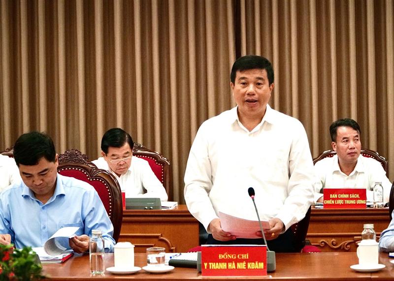 Bí thư Tỉnh uỷ Lâm Đồng Y Thanh Hà Niê Kđăm phát biểu tại cuộc làm việc.