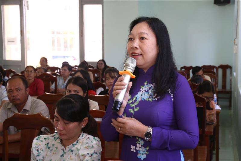 Cử tri xã Hồng Thái đề nghị đầu tư hoàn thiện cơ sở hạ tầng ở các trường trên địa bàn để nâng tỷ lệ trường đạt chuẩn quốc gia