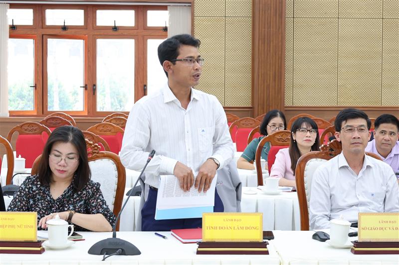 Đại biểu trao đổi tại hội nghị