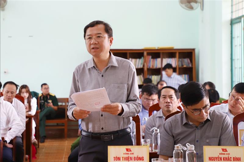 Đồng chí Tôn Thiện Đồng, Ủy viên Ban Thường vụ Tỉnh ủy, Trưởng Ban Tổ chức Tỉnh ủy Lâm Đồng phát biểu tại buổi làm việc