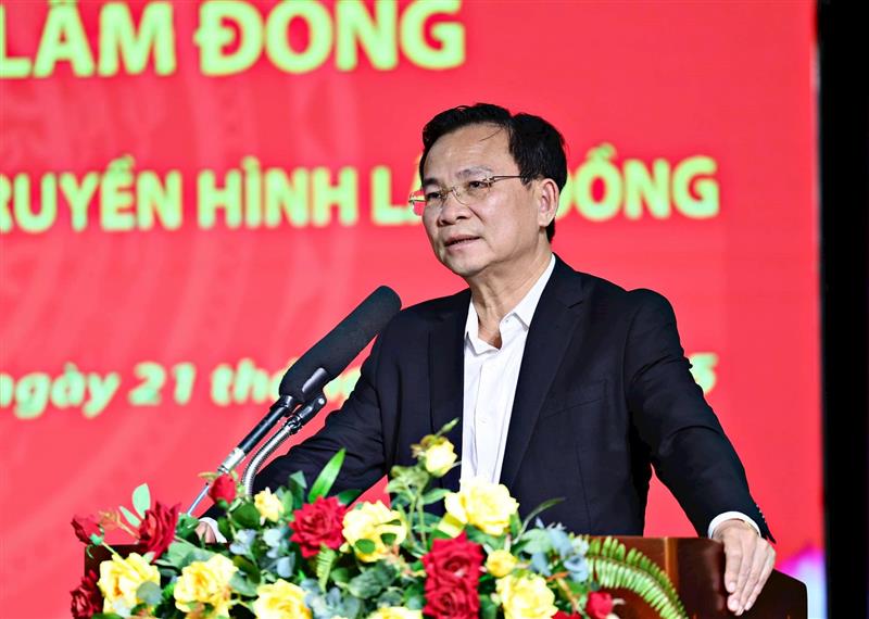 Đồng chí Hồ Văn Mười, Phó Bí thư Tỉnh uỷ, Chủ tịch UBND tỉnh phát biểu kết luận tại buổi làm việc
