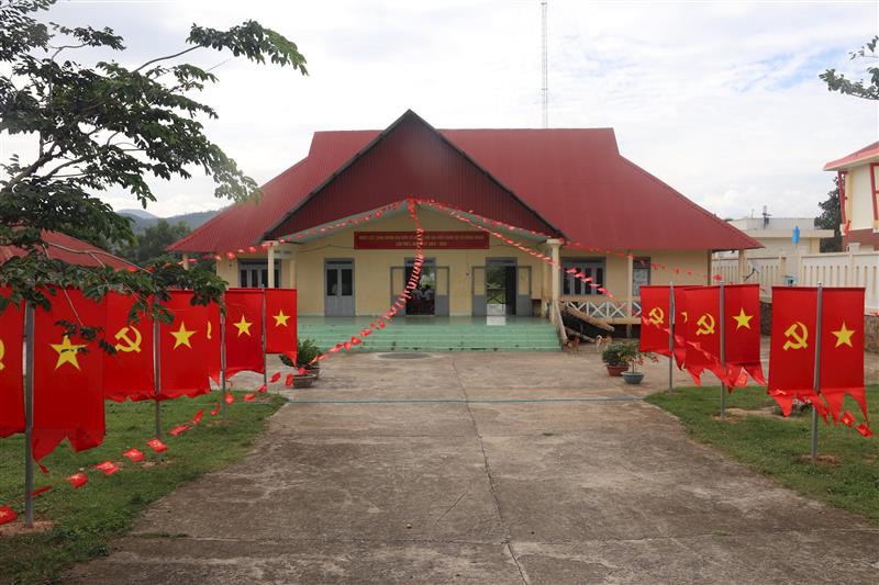 Xã Đông Giang treo cờ, trang trí chuẩn bị Đại hội