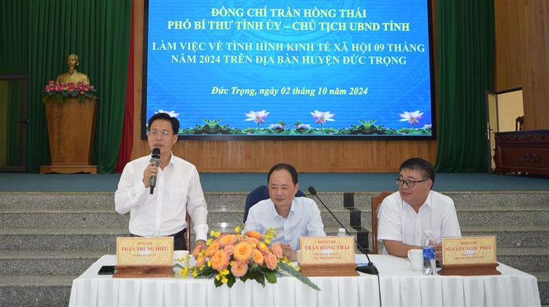 Đồng chí Trần Trung Hiếu - Bí thư Huyện ủy phát biểu tại buổi làm việc