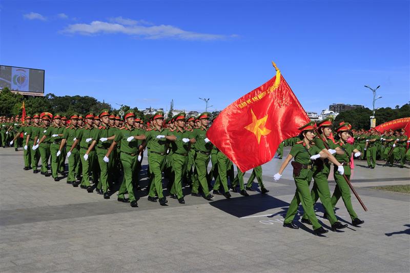 Đoàn công an các địa phương duyệt đội hình qua lễ đài