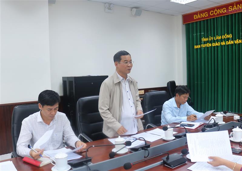 Đ/c Dụng Văn Duy, Phó Hiệu trưởng Trường Chính trị tỉnh, thành viên Ban Tổ chức Hội thi phát biểu ý kiến
