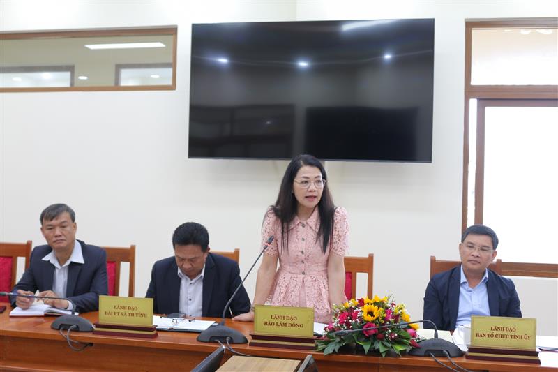 Lãnh đạo Báo Lâm Đồng phát biểu ý kiến tại buổi làm việc.