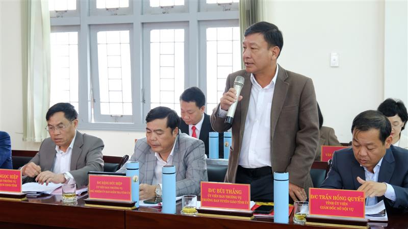 Đồng chí Bùi Thắng – Trưởng Ban Tuyên giáo Tỉnh ủy phát biểu tại buổi làm việc.