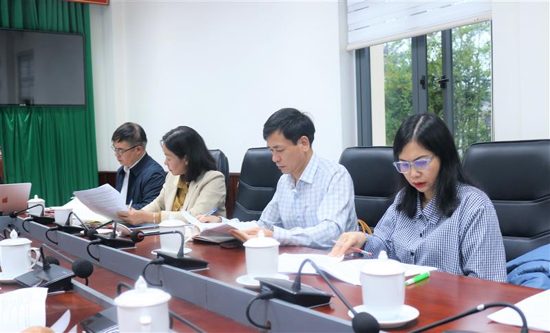 Các đại biểu tham dự cuộc họp.