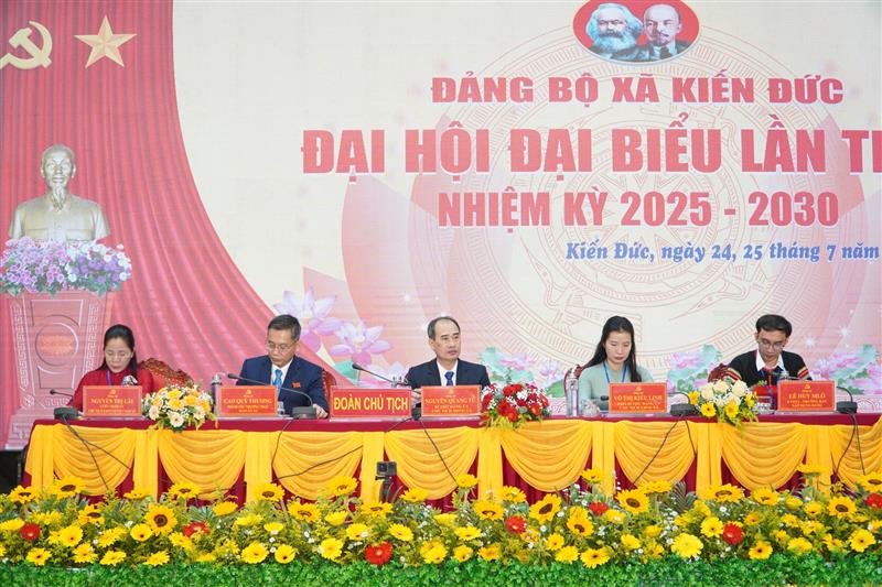 Đoàn Chủ tịch điều hành Đại hội