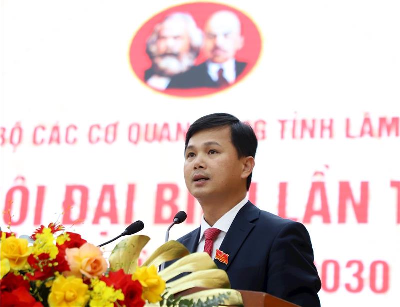 Đại diện Đảng bộ Ban Tuyên giáo và Dân vận Tỉnh ủy đóng góp ý kiến tại đại hội về vấn đề Đổi mới hình thức tổ chức học tập, quán triệt, tuyên truyền, phổ biến nghị quyết của Đảng theo hướng thiết thực, hiệu quả, phù hợp tình hình hiện nay