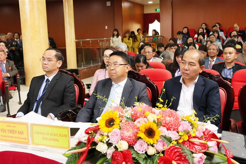 Lãnh đạo HĐND tỉnh, các sở, ngành tham dự Đại hội