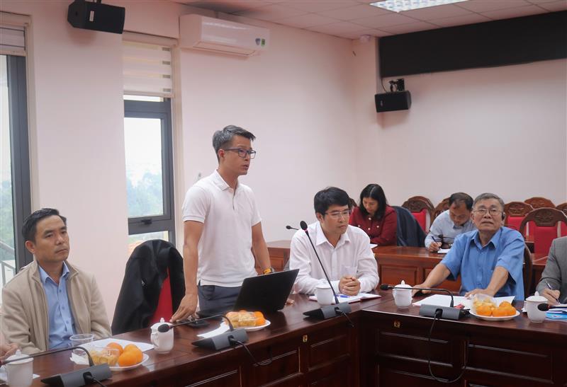 Phóng viên Mai Vinh, Báo Tuổi trẻ thường trú trên địa bàn tỉnh phát biểu ý kiến.