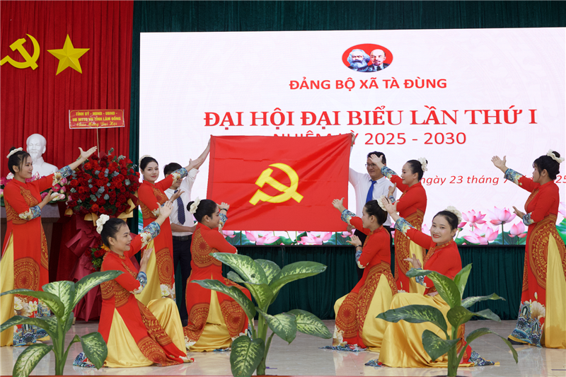 Các tiết mục văn nghệ chào mừng Đại hội