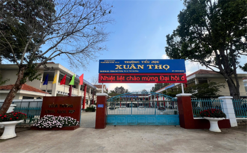 Không khí chào mừng Đại hội lan tỏa rộng khắp tại các khu dân cư, trụ sở cơ quan, trường học, nhà văn hóa.. (trong ảnh: Trường Tiểu học Xuân Thọ, phường Xuân Trường)