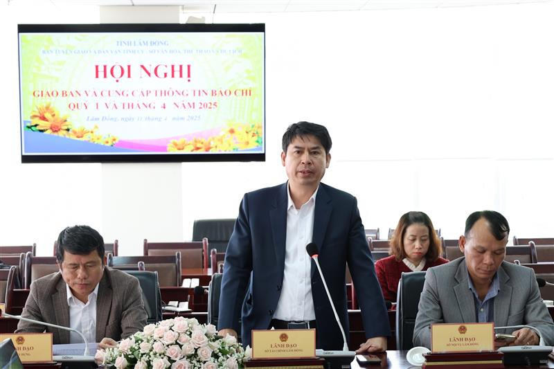 Đại diện lãnh đạo Sở Tài chính cung cấp thông tin về rà soát, xử lý, tháo gỡ khó khăn cho các công trình chậm tiến độ