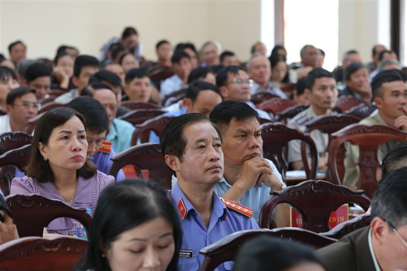 Cán bộ, công chức, viên chức huyện Lâm Hà tham dự Ngày hội.
