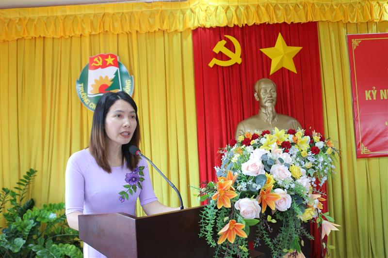 ThS. Nguyễn Thị Hồng – Trường Đại học Đà Lạt tham luận “Chiến thắng Điện Biên Phủ, ý nghĩa đối với công tác giáo dục chính trị, tư tưởng cho sinh viên hiện nay”.