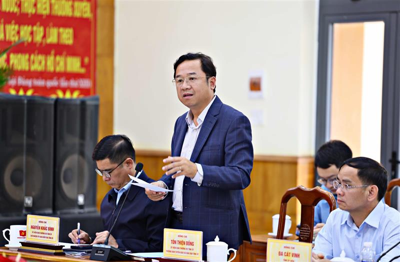 Trưởng Ban Tuyên giáo và Dân vận Tỉnh ủy Tôn Thiện Đồng phát biểu tại buổi làm việc