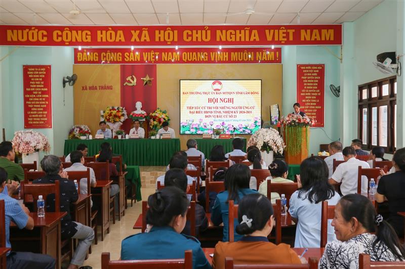 Quang cảnh hội nghị tiếp xúc cử tri