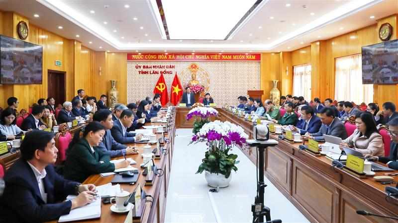 Quang cảnh hội nghị tại đầu cầu UBND tỉnh.