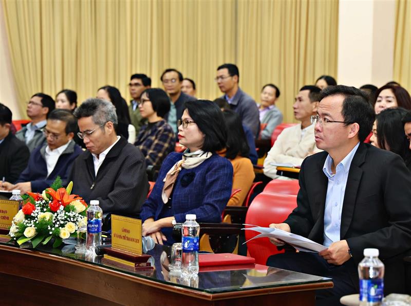 Lãnh đạo các sở, ngành tham dự buổi làm việc