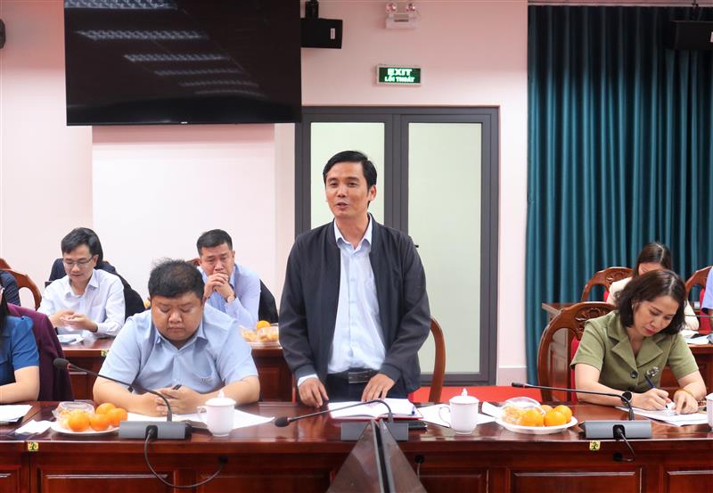 Cộng tác viên dự luận địa phương phát biểu.