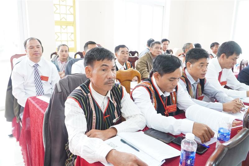 Các đại biểu là đảng viên dân tộc thiểu số tham dự Đại hội