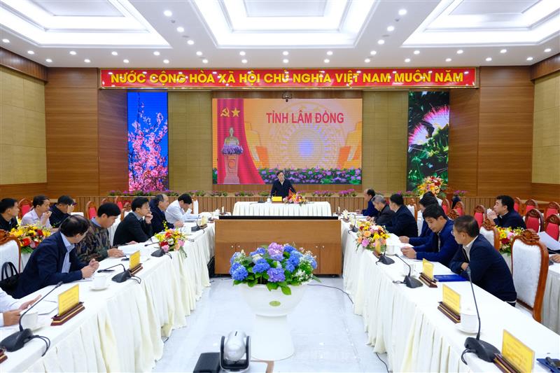 Quang cảnh buổi làm việc
