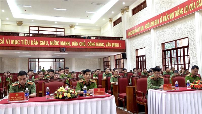 Các đại biểu tham dự hội nghị trực tuyến tại điểm cầu Công an tỉnh