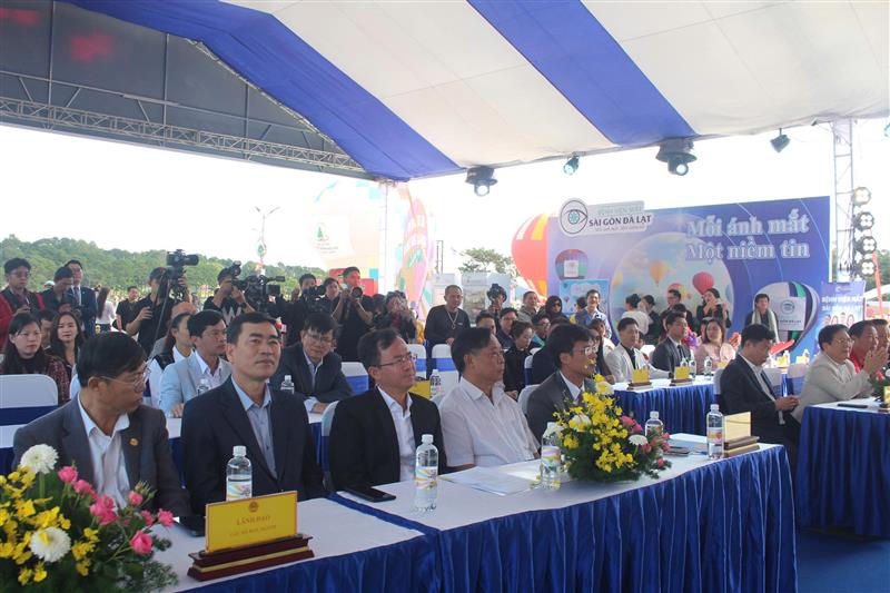 Các đại biểu dự Lễ hội Khinh khí cầu và Nghệ thuật Lâm Đồng 2025 Các đại biểu dự Lễ hội Khinh khí cầu và Nghệ thuật Lâm Đồng 2025