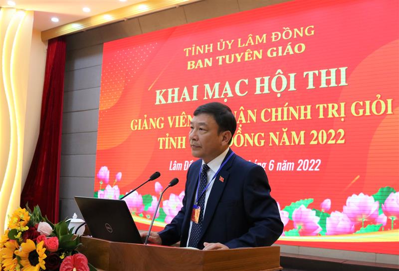 Đồng chí Bùi Thắng - Trưởng Ban Tuyên giáo Tỉnh ủy, Trưởng Ban tổ chức Hội thi phát biểu khai mạc