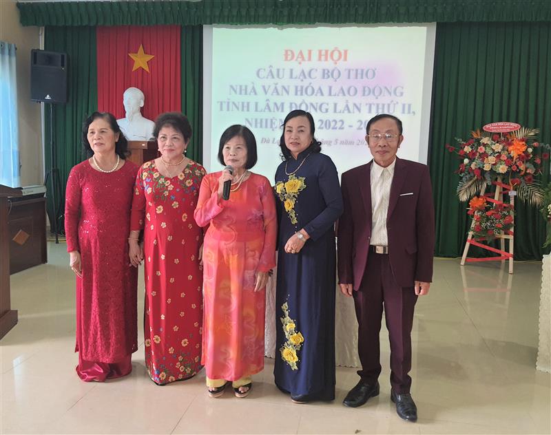Ban Chủ nhiệm CLB Thơ Lâm Đồng Khóa II. Ảnh T.D.H