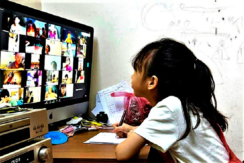 Bé học trực tuyến. .... (1).png