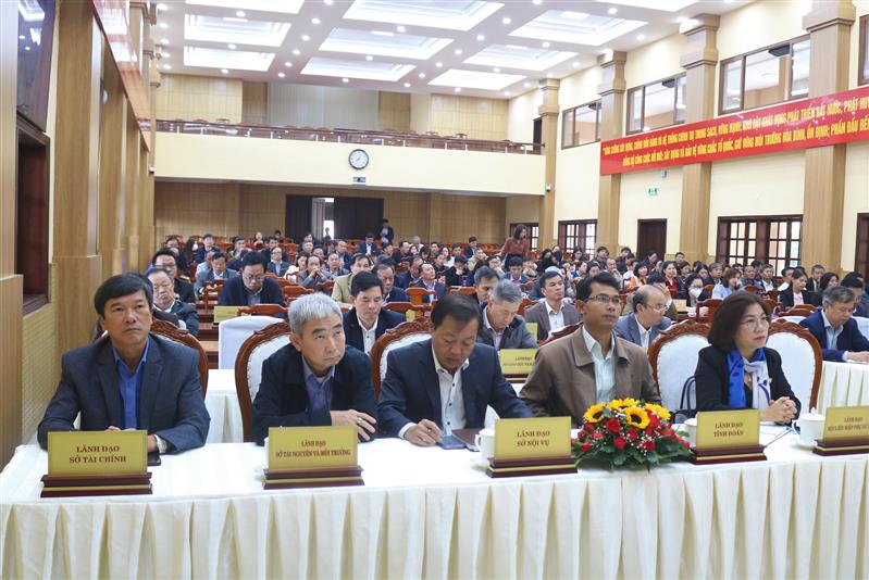 Các đại biểu tham dự hội nghị tại điểm cầu Tỉnh ủy.