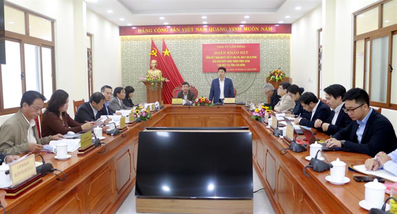 Các đại biểu tham dự buổi làm việc
