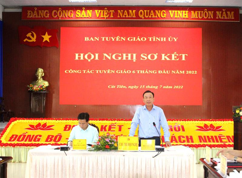 Các đồng chí chủ trì hội nghị.