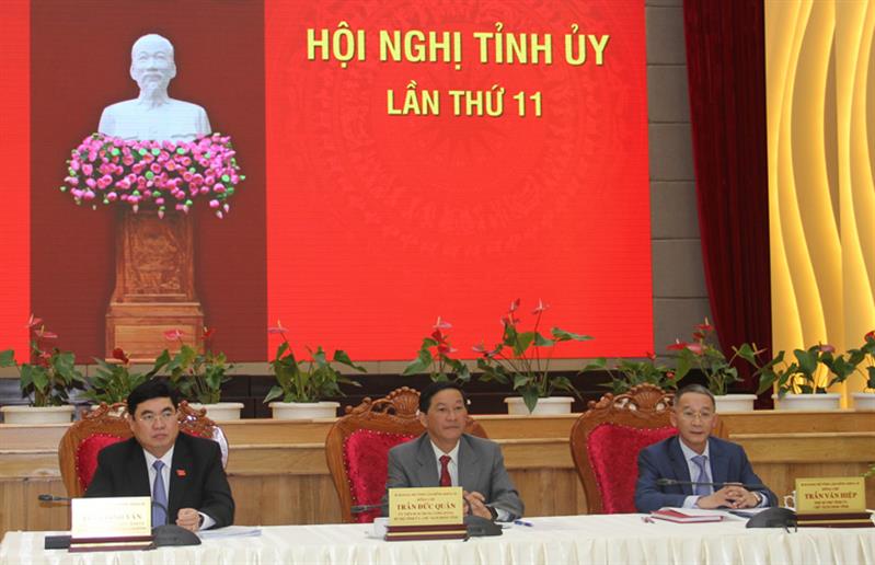 Các đồng chí chủ trì Hội nghị.